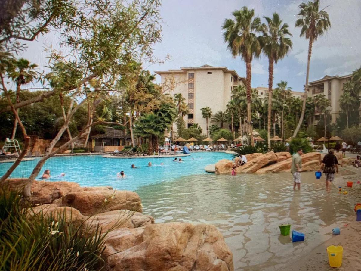 Tahiti Village & 4*