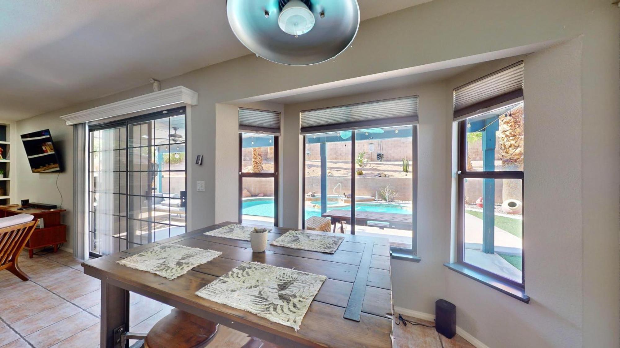 Modern Family W Pool Near Strip Holiday home *