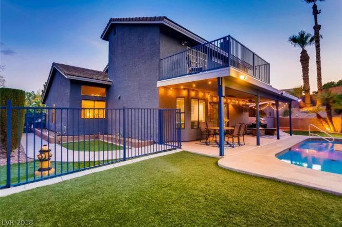Modern Family W Pool Near Strip Holiday home Las Vegas
