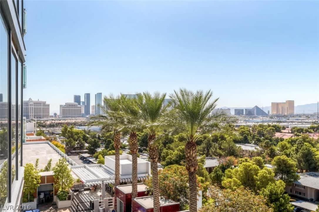 Incredible Penthouse Strip Views Balcony Access Holiday home Las Vegas