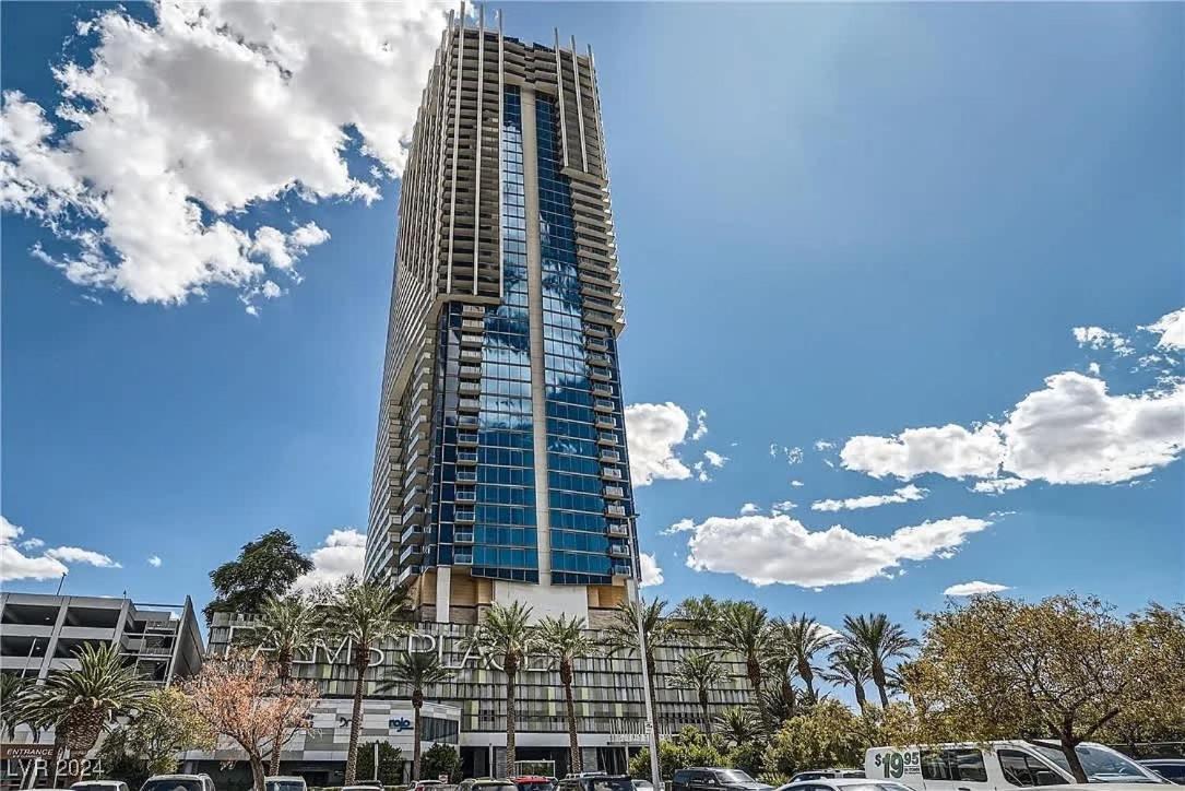 Incredible Penthouse Strip Views Balcony Access Las Vegas
