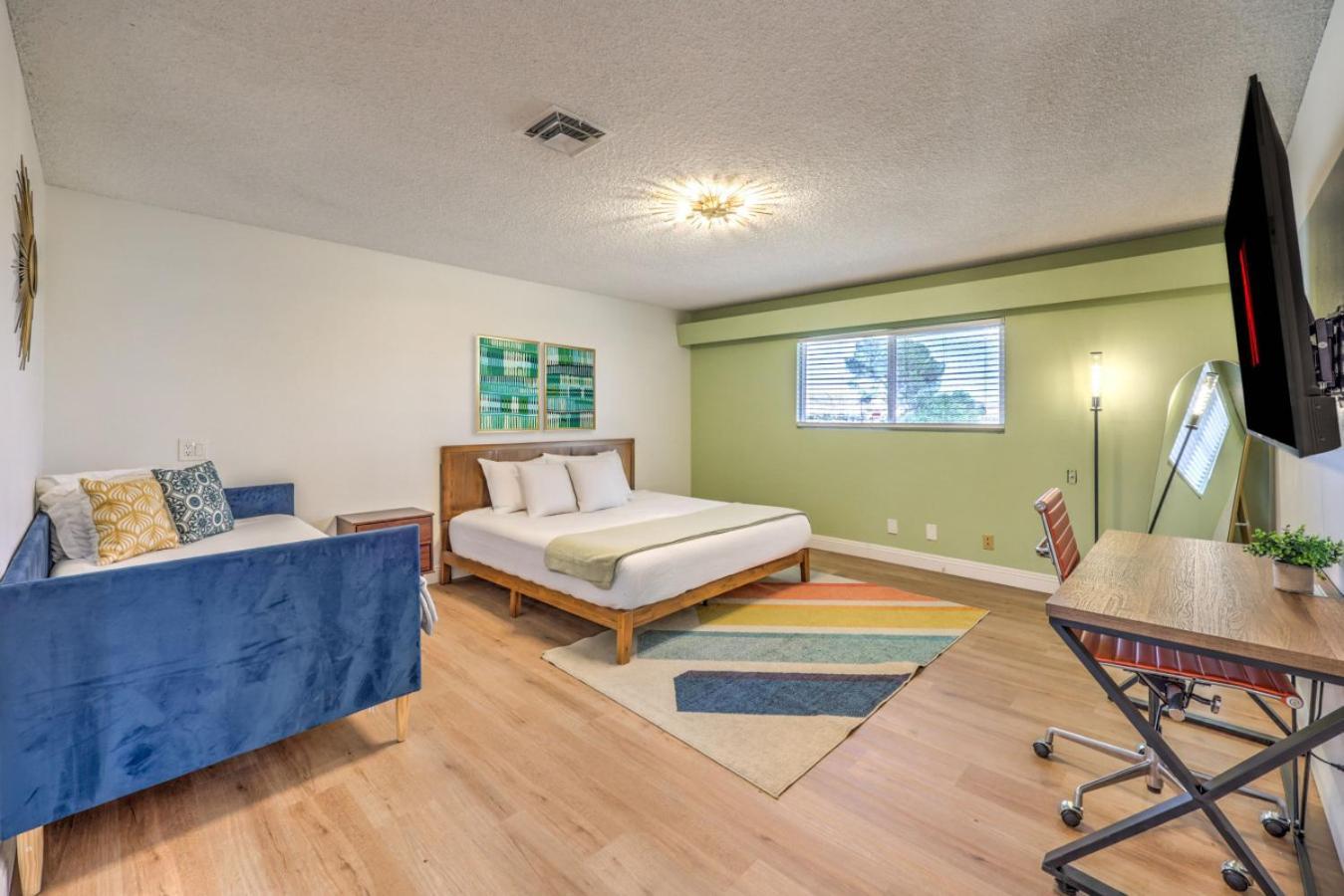 Oasis Near Strip Pool Jacuzzi Deck Poker *