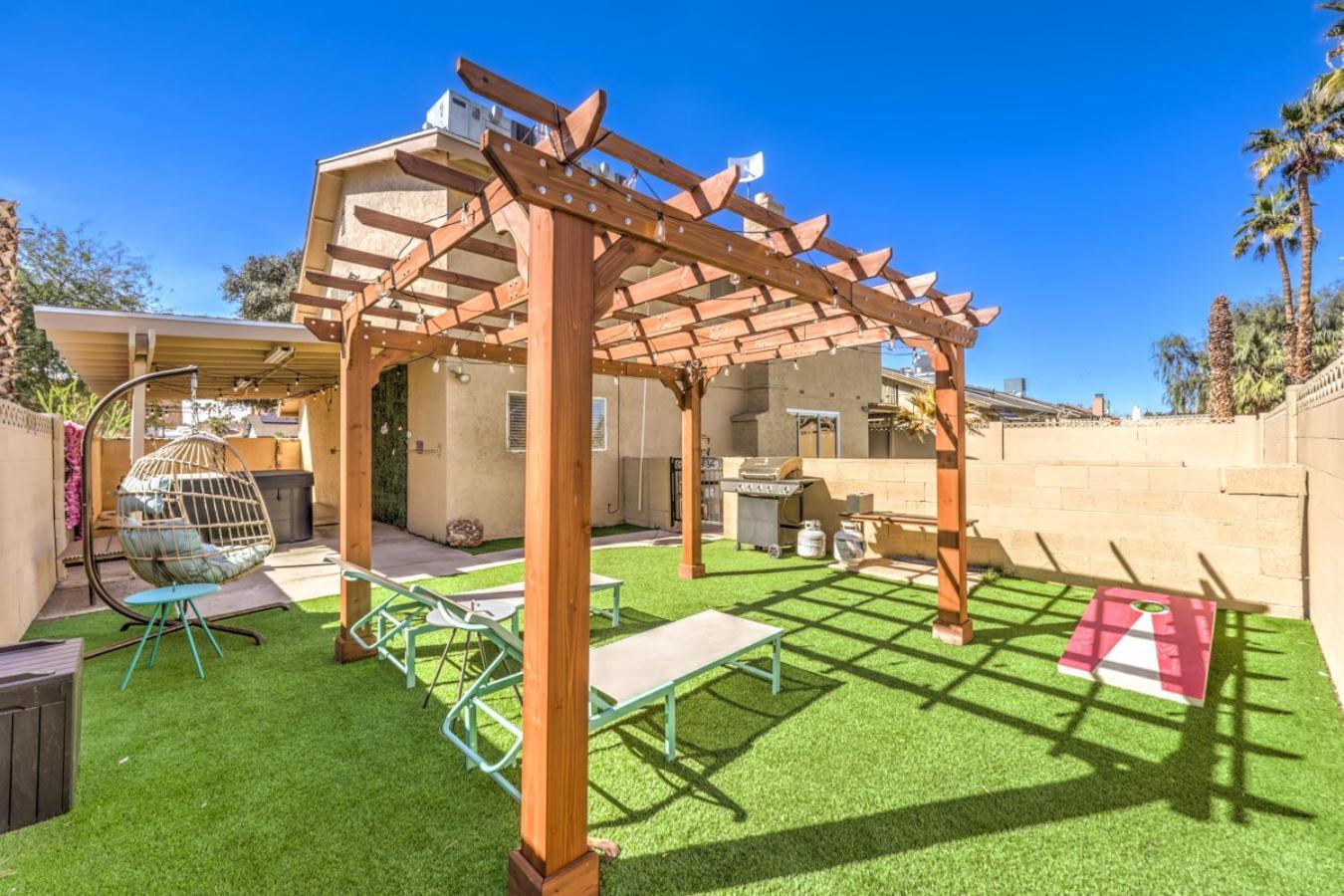 Oasis Near Strip Pool Jacuzzi Deck Poker * Las Vegas