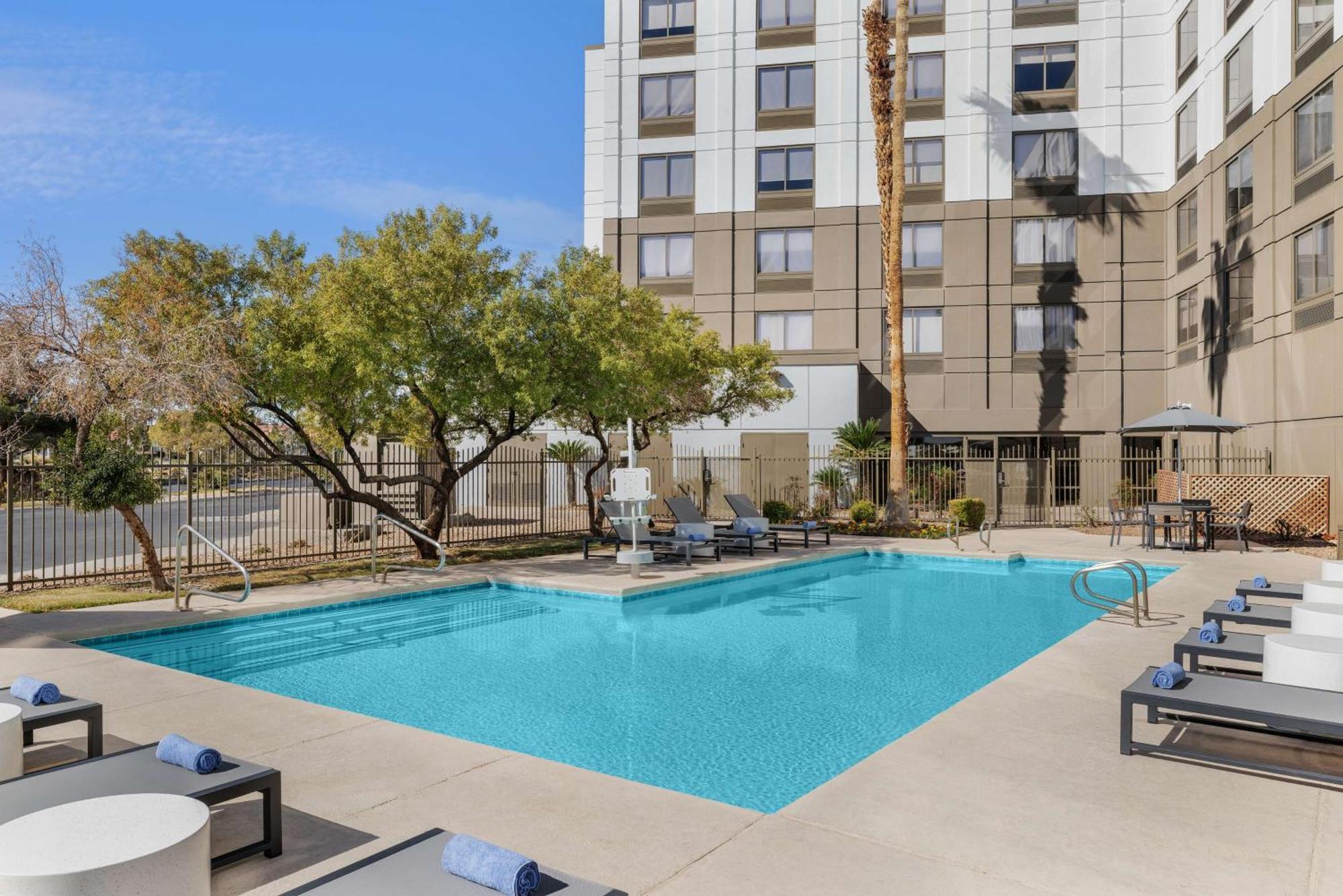 Doubletree By Hilton Vegas Airport Hotel 3*