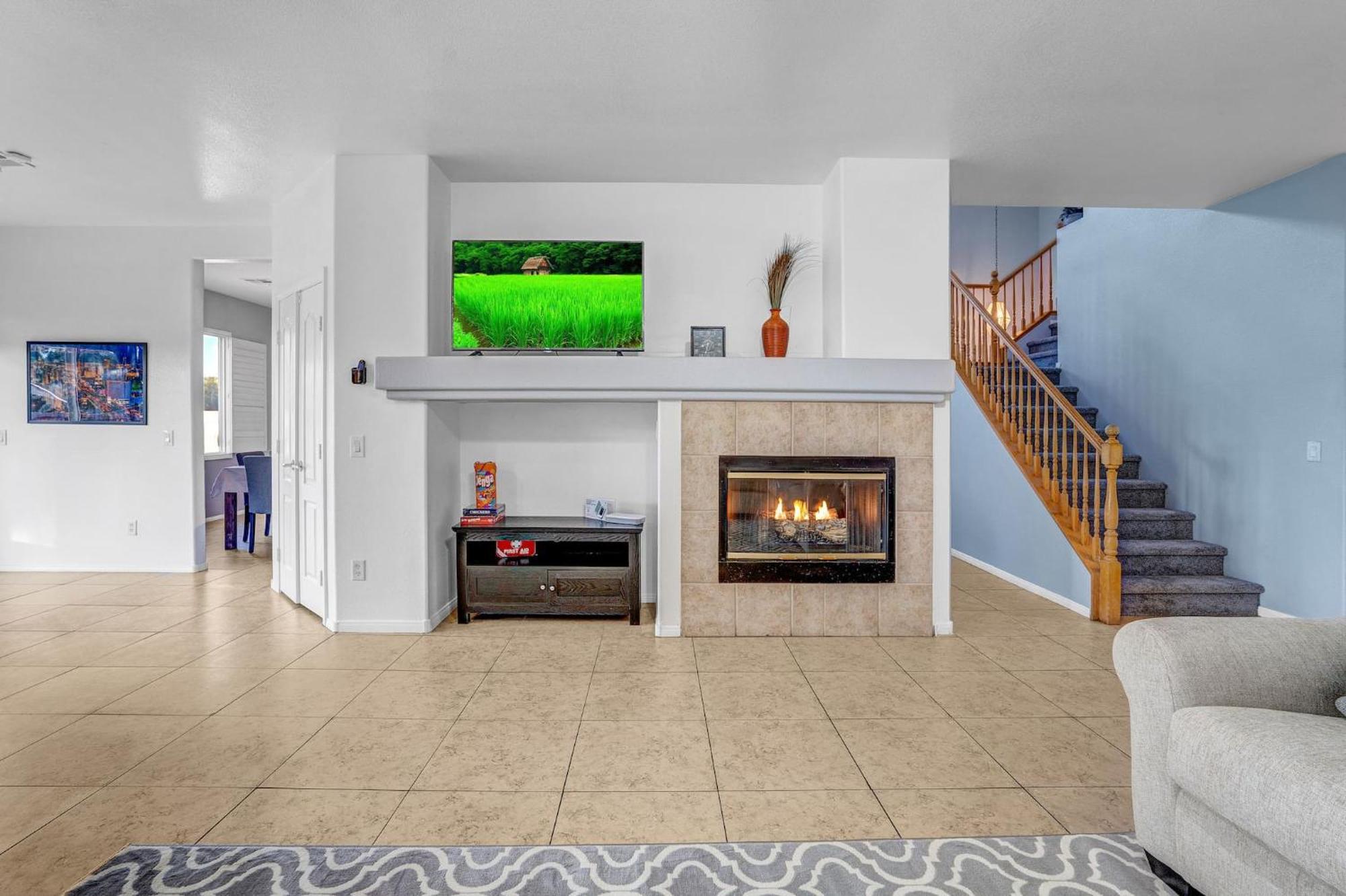Stylish King With Optional Bunk Or Work Desk W/tv Holiday home