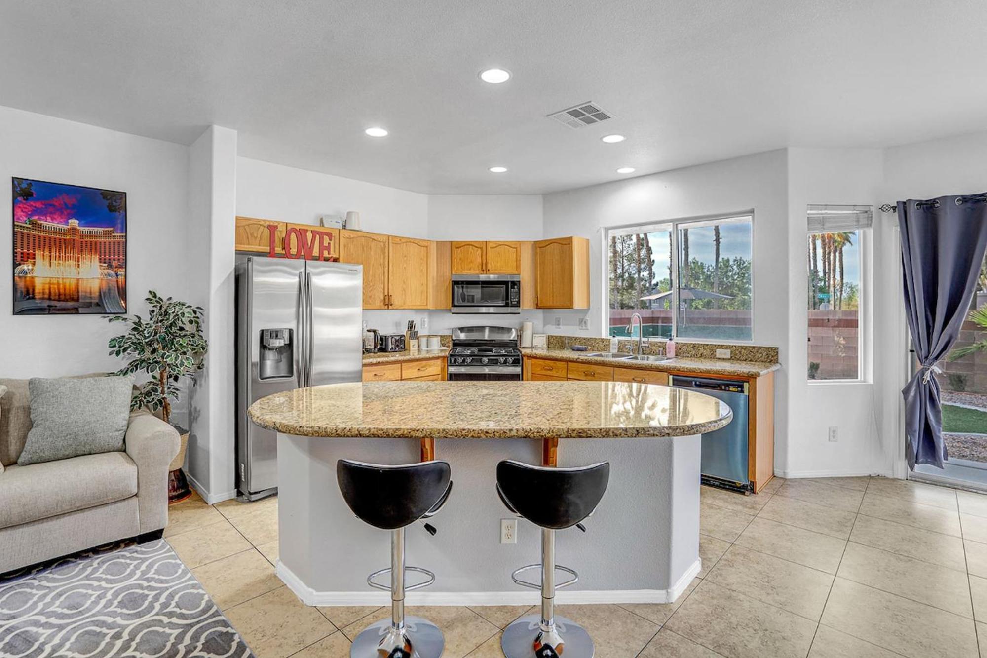 Stylish King With Optional Bunk Or Work Desk W/tv *