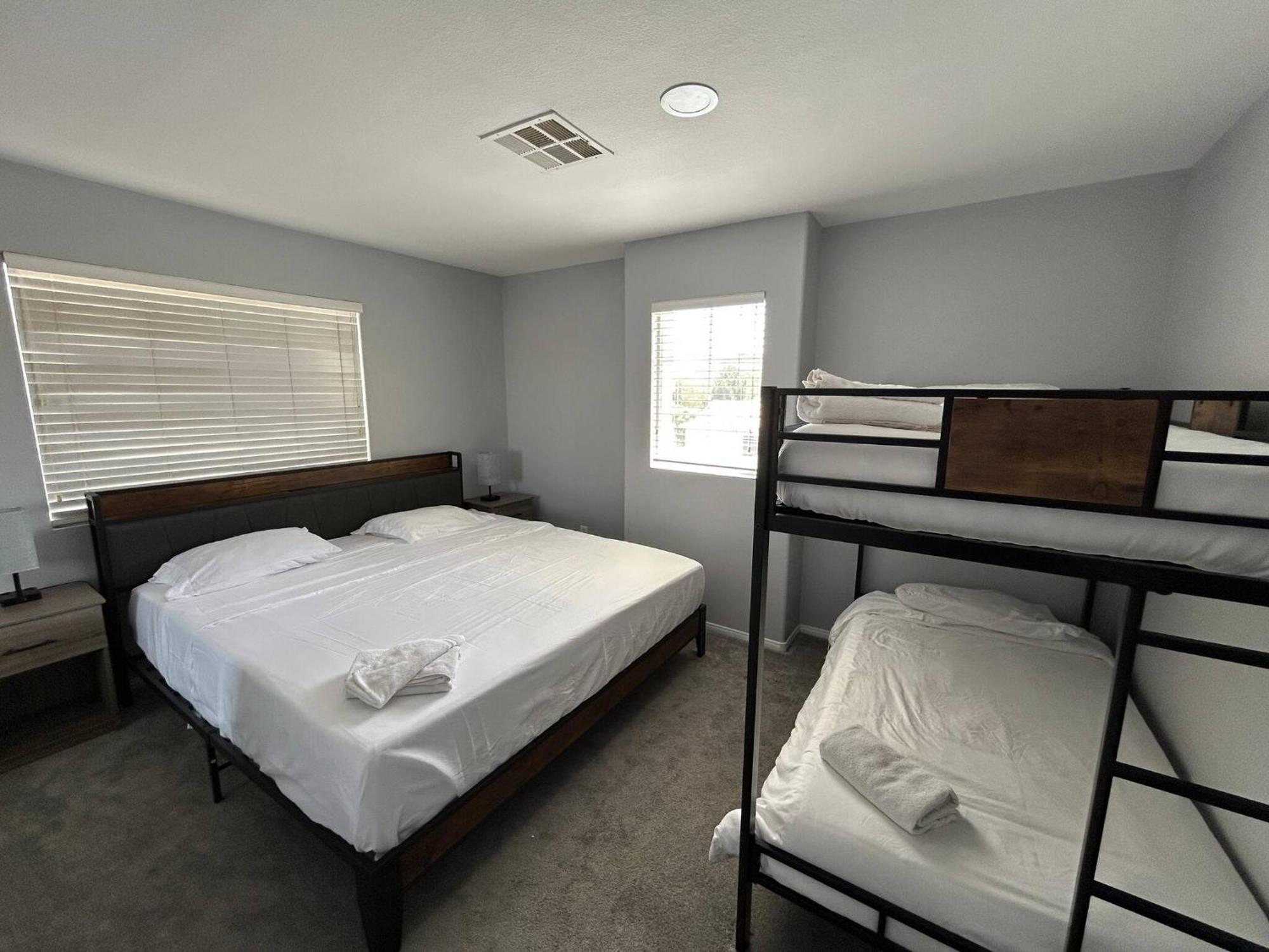 Holiday home Stylish King With Optional Bunk Or Work Desk W/tv Las Vegas