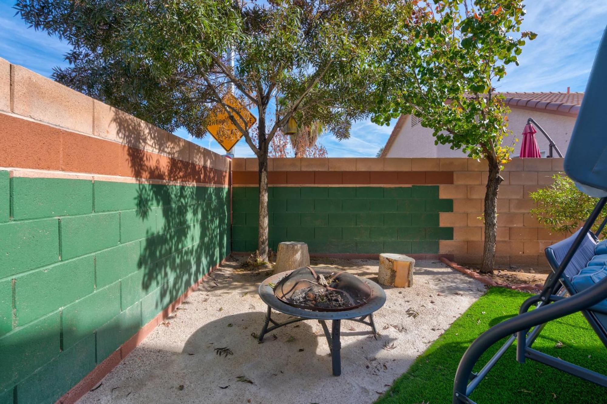 Stylish King With Optional Bunk Or Work Desk W/tv * Las Vegas