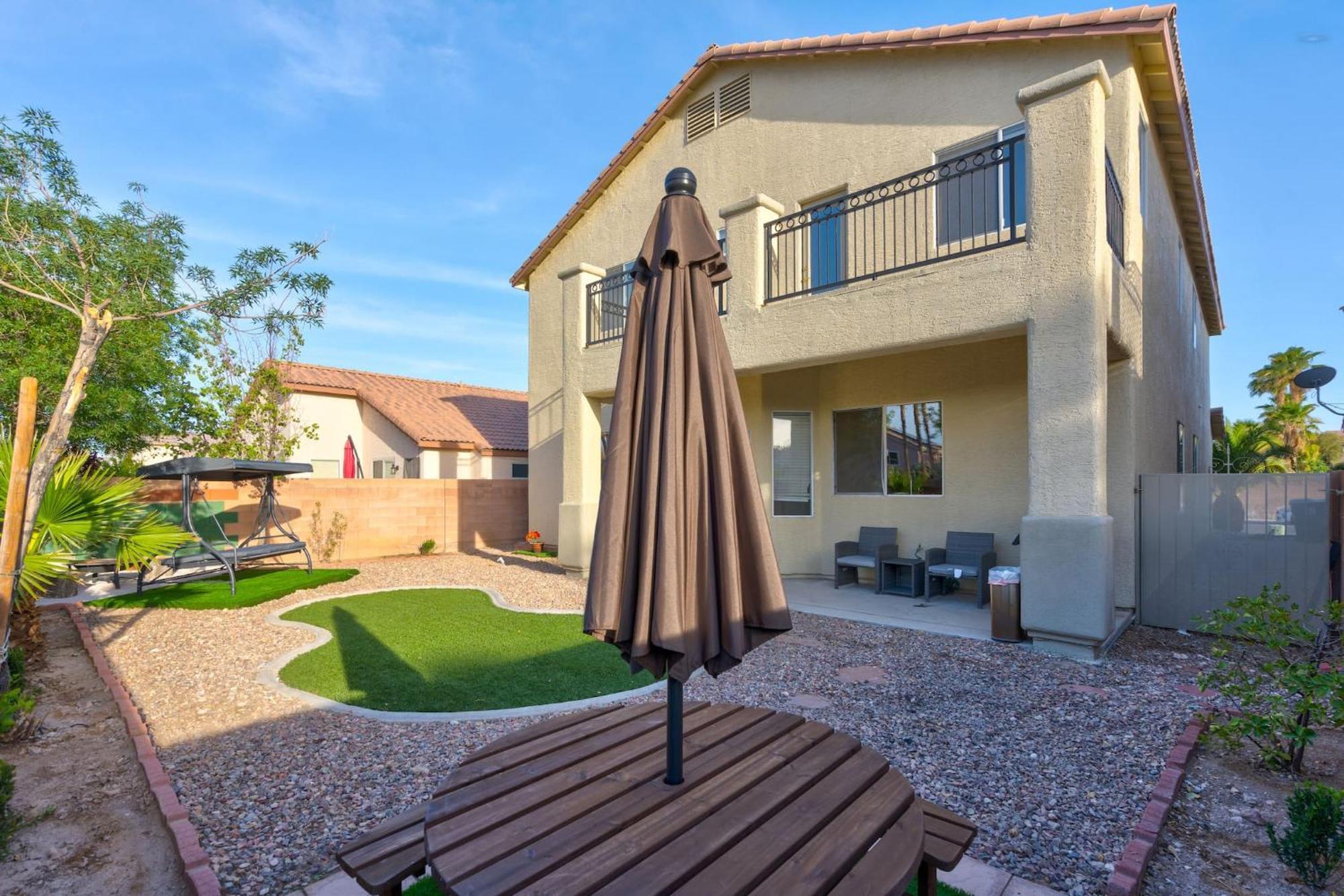 Holiday home Stylish King With Optional Bunk Or Work Desk W/tv *