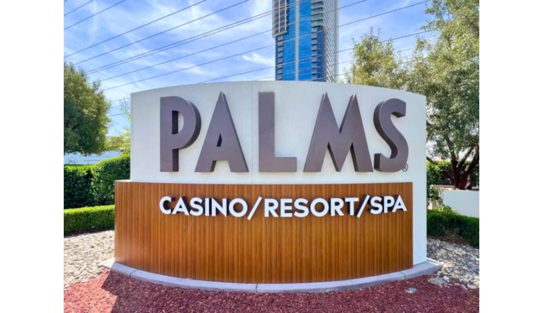 Hotel Vista Balcony Collection - Stripsuite Palms Place Hotel, & Casino 4*