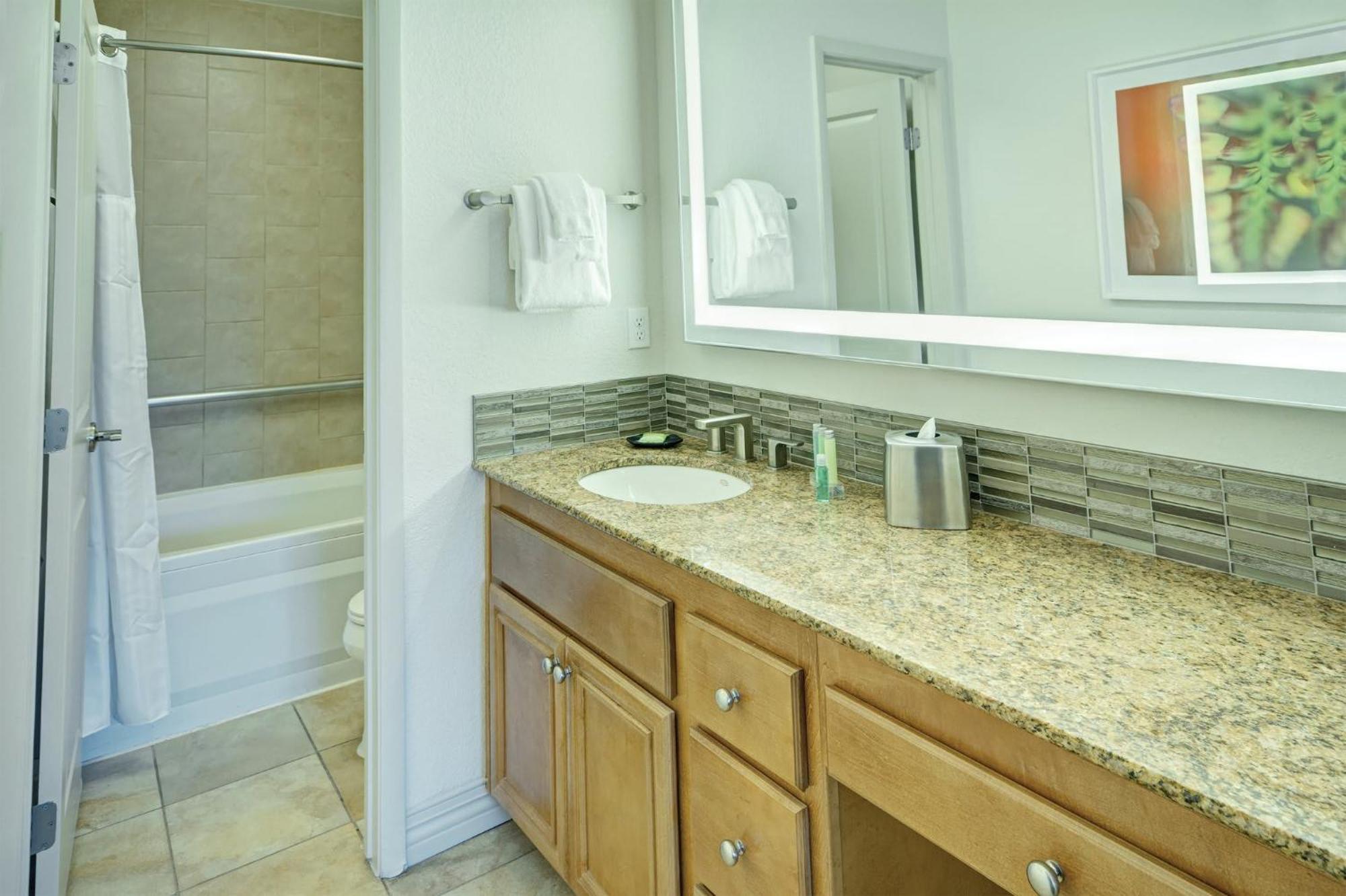 Wyndham Desert Rose 1br With Access Ferienhaus