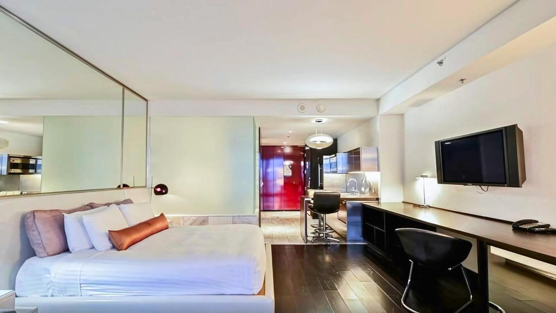 Hotel Vista Balcony Collection - Stripsuite Palms Place Hotel, & Casino Las Vegas