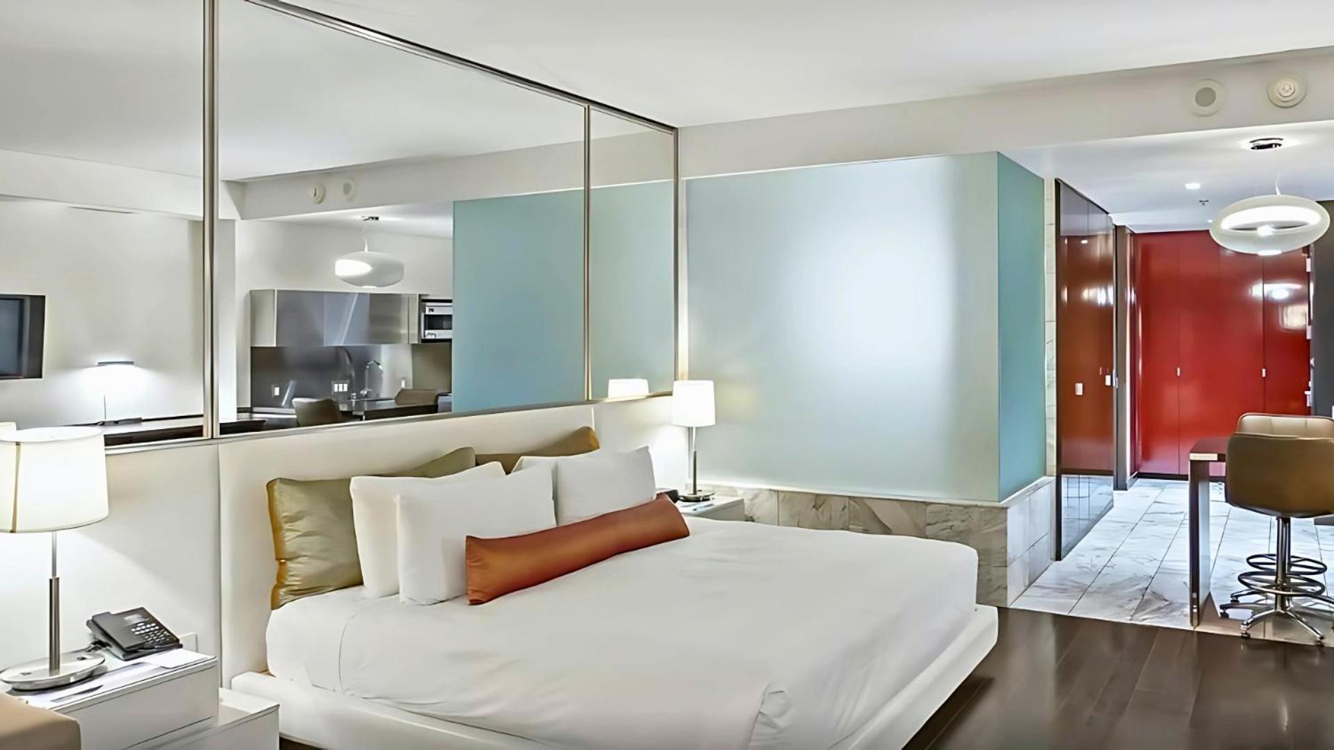 Hotel Vista Balcony Collection - Stripsuite Palms Place Hotel, & Casino 4*