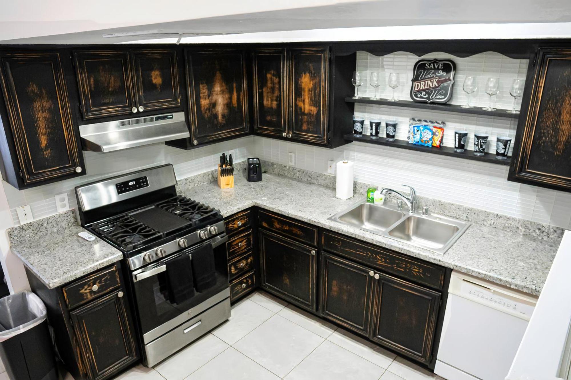 Apartment 2 Bedroom Minutes From Vegas Strip