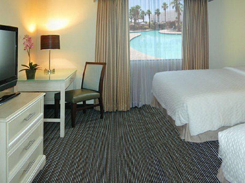 Hotel Embassy By Hilton Vegas 4*