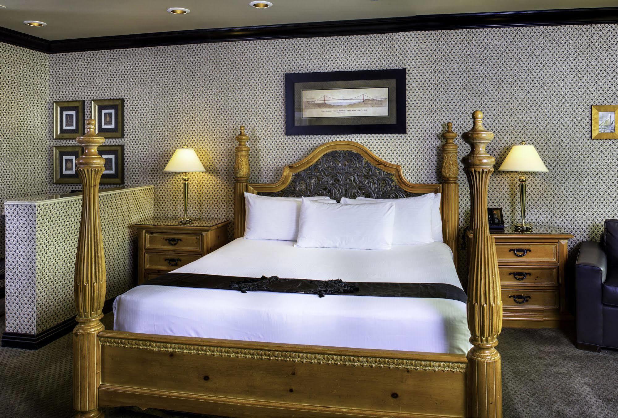 Suncoast And Casino 4*
