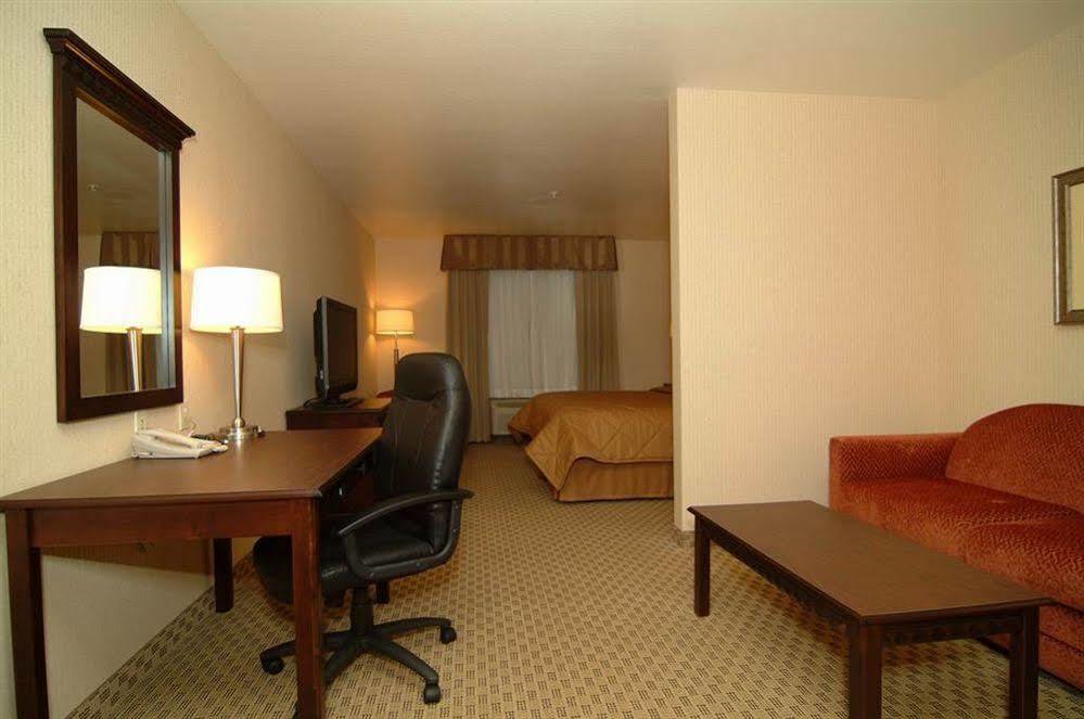 Comfort & Henderson - Vegas Hotel