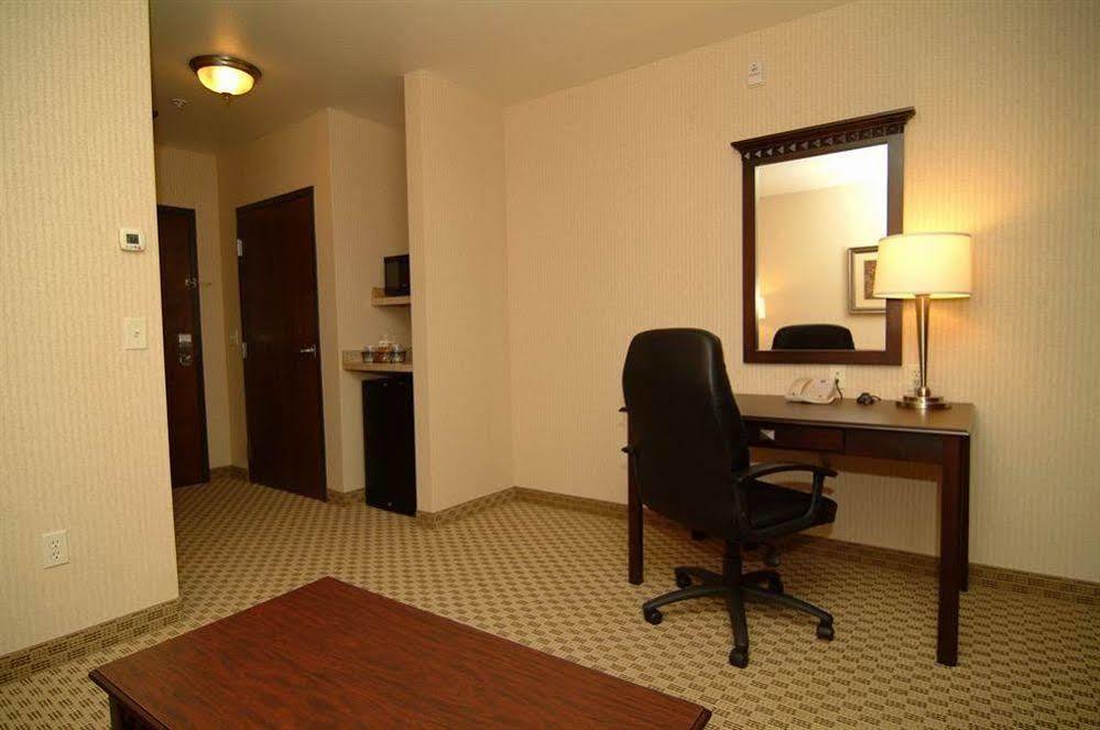 Comfort & Henderson - Vegas Hotel
