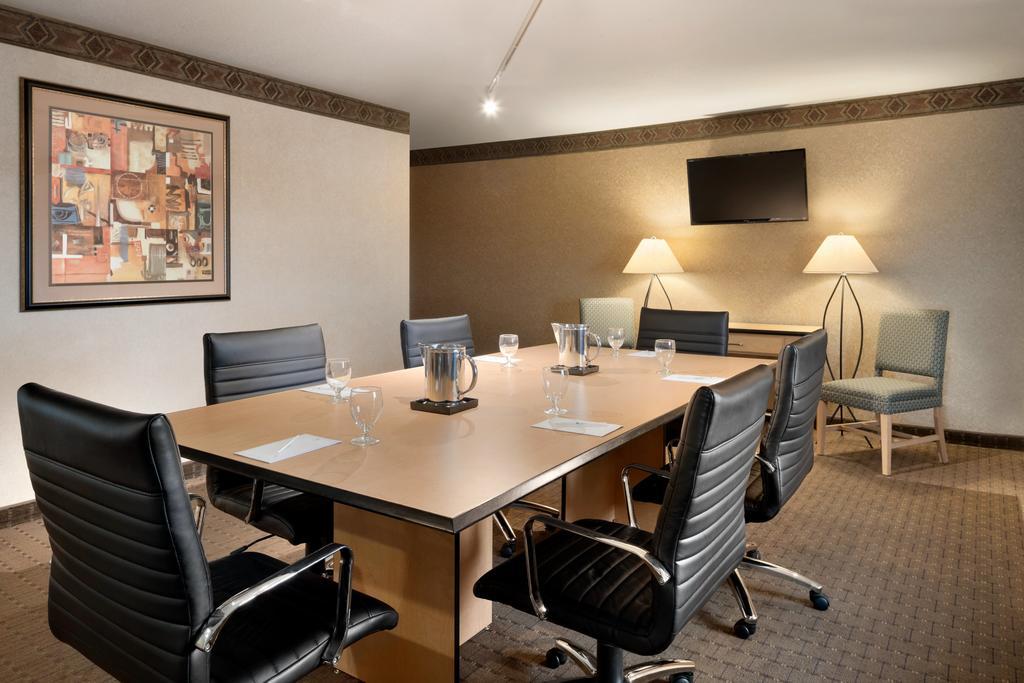 Hotel Embassy By Hilton Convention Center Vegas 4*
