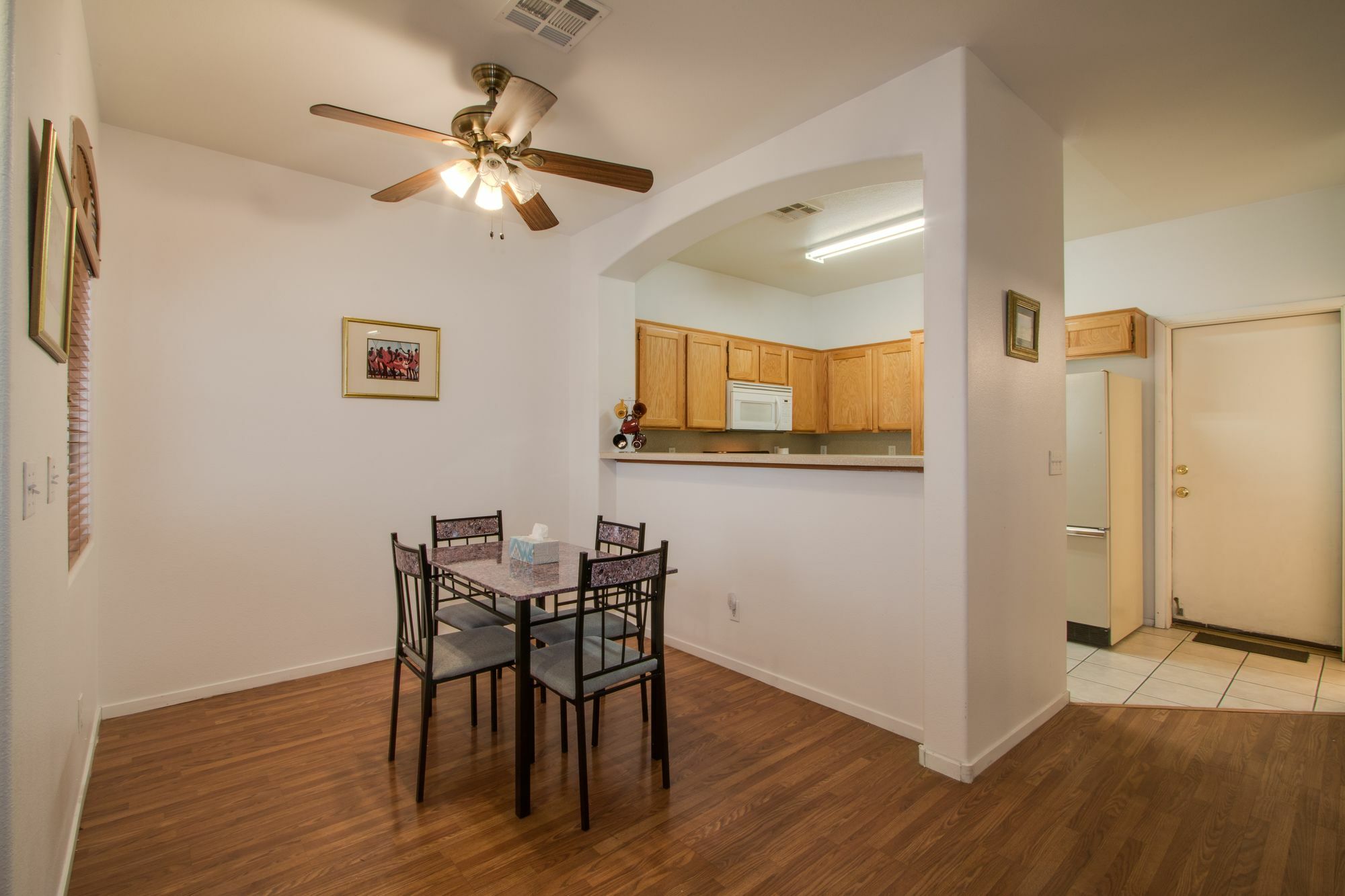 Beautiful Townhome With Pool *