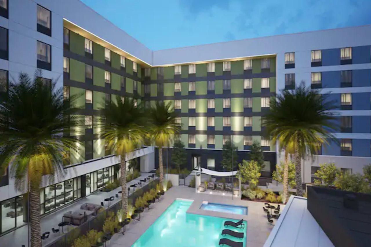 Hotel Hampton & Vegas Convention Center - No Fee 3*