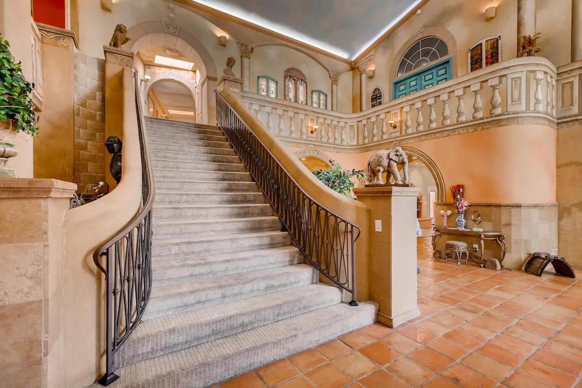 Gordal - Enormous In Vegas With 39 Sleeps Villa *