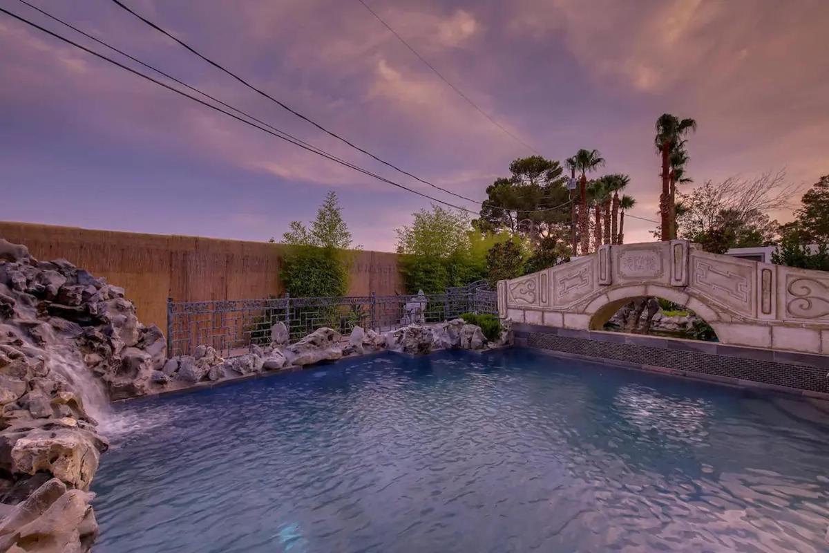 Villa Gordal - Enormous In Vegas With 39 Sleeps *